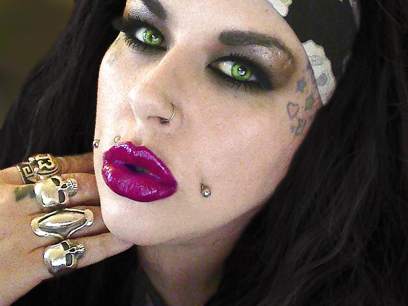 25P Heavy makeup and long nails
