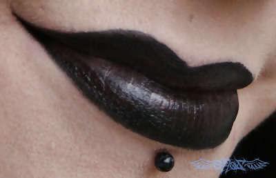 25P Heavy makeup and long nails