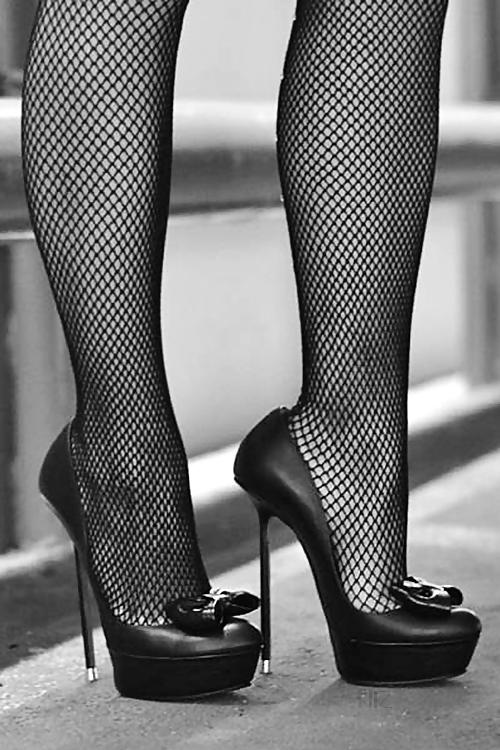 15P Feet lovers...