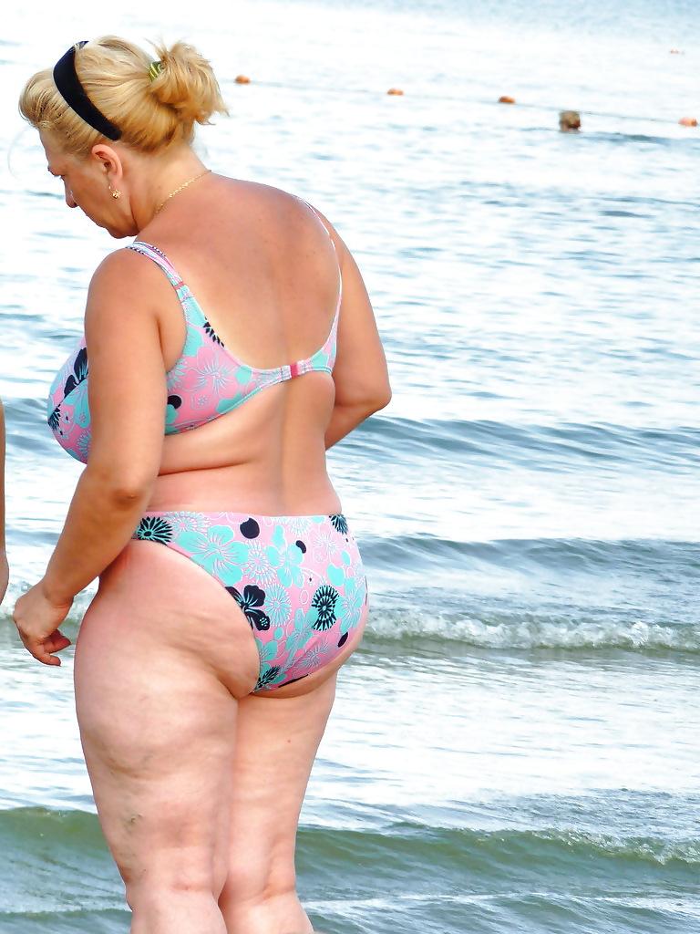 18P Russian woman with big boobs on the beach!