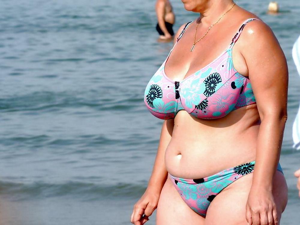 18P Russian woman with big boobs on the beach!