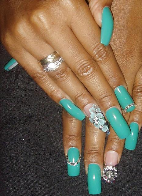 15P My wife's toe's n nails