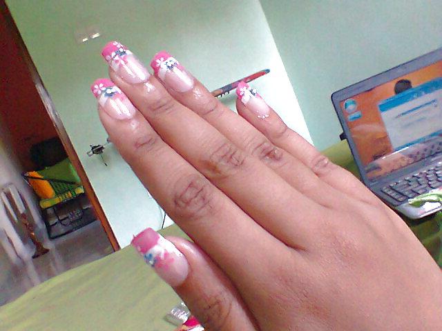 15P My wife's toe's n nails