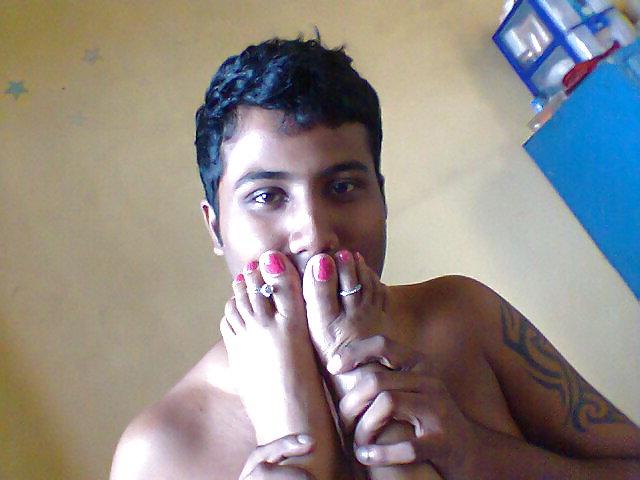 15P My wife's toe's n nails