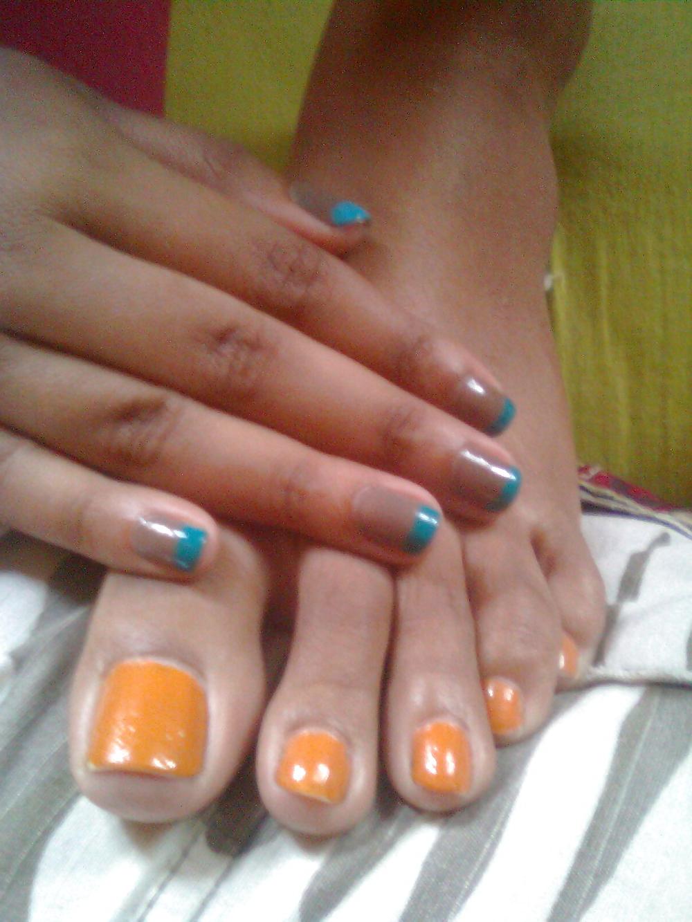 15P My wife's toe's n nails