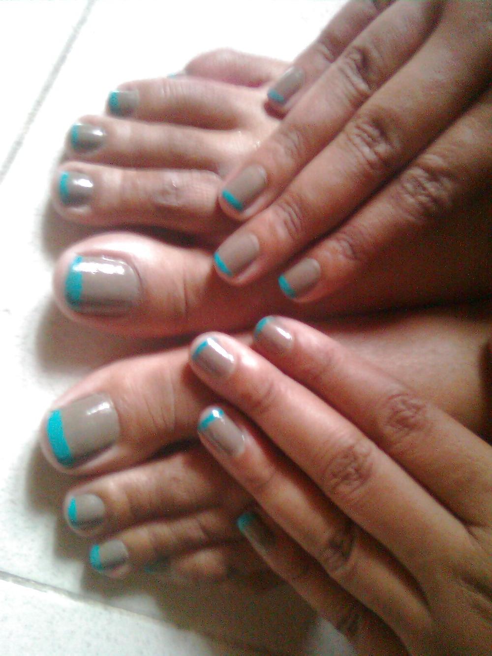 15P My wife's toe's n nails