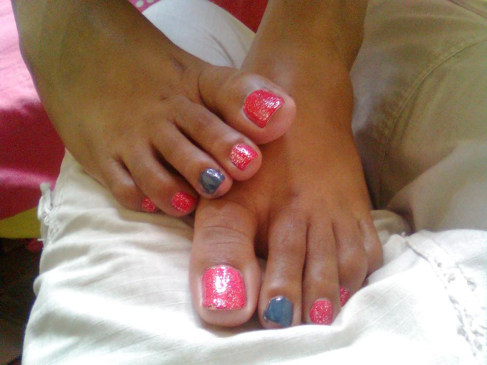 15P My wife's toe's n nails