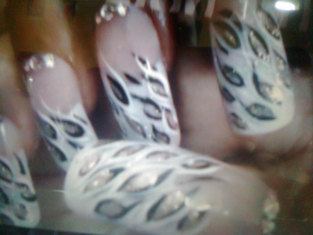 15P My wife's toe's n nails