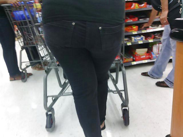 18P Public ass and leg shots