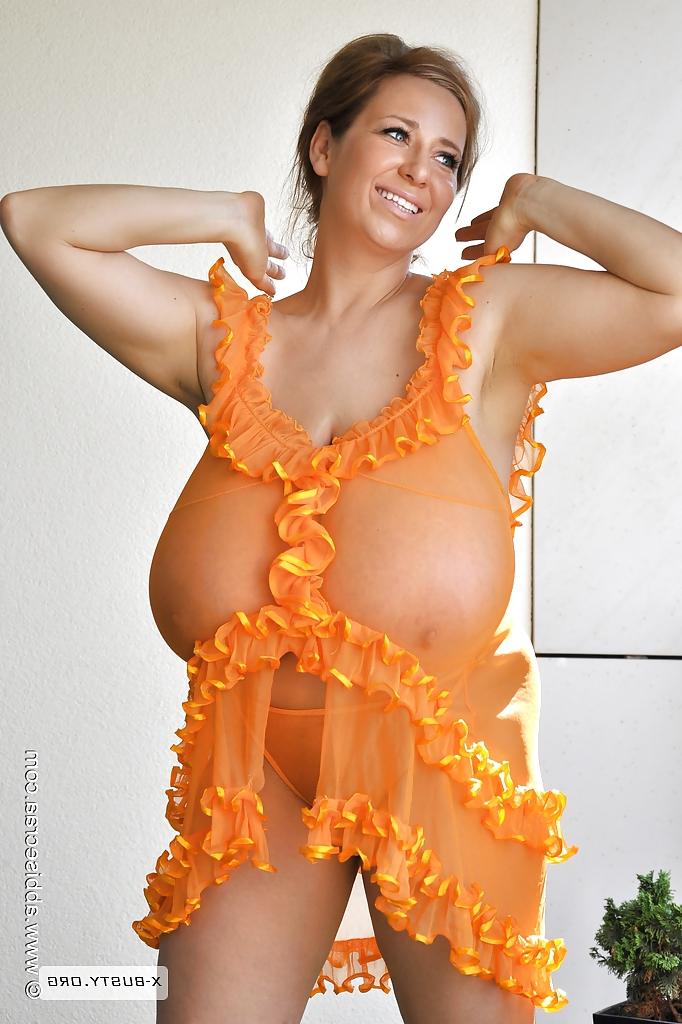 25P Abbi Secraa - Breasts In The Morning