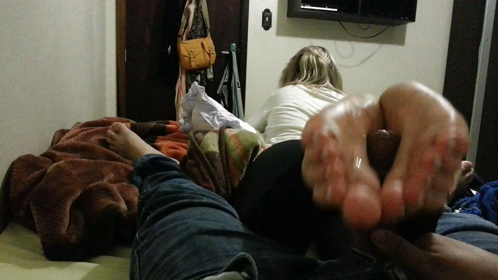 25P Her nails and soles 