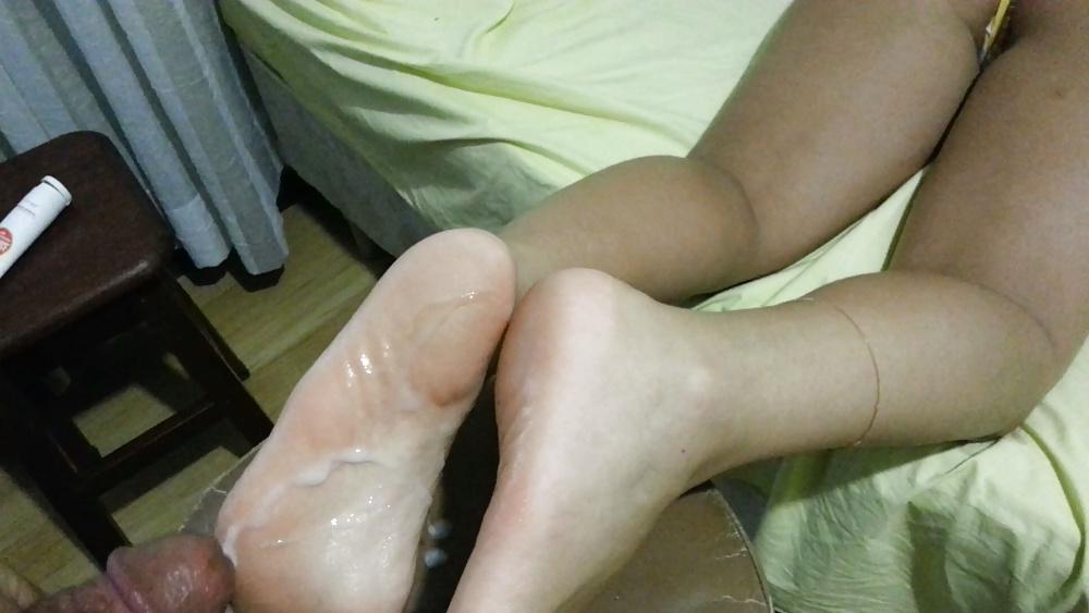 25P Her nails and soles 