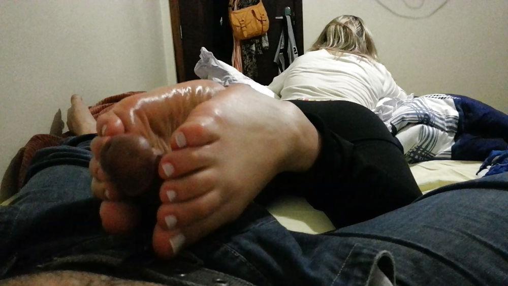 25P Her nails and soles 