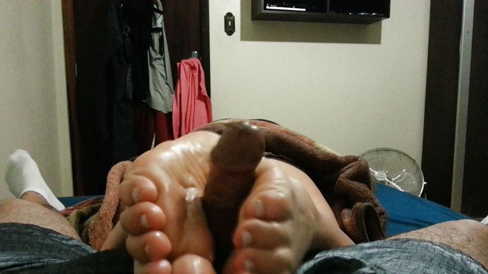 25P Her nails and soles 