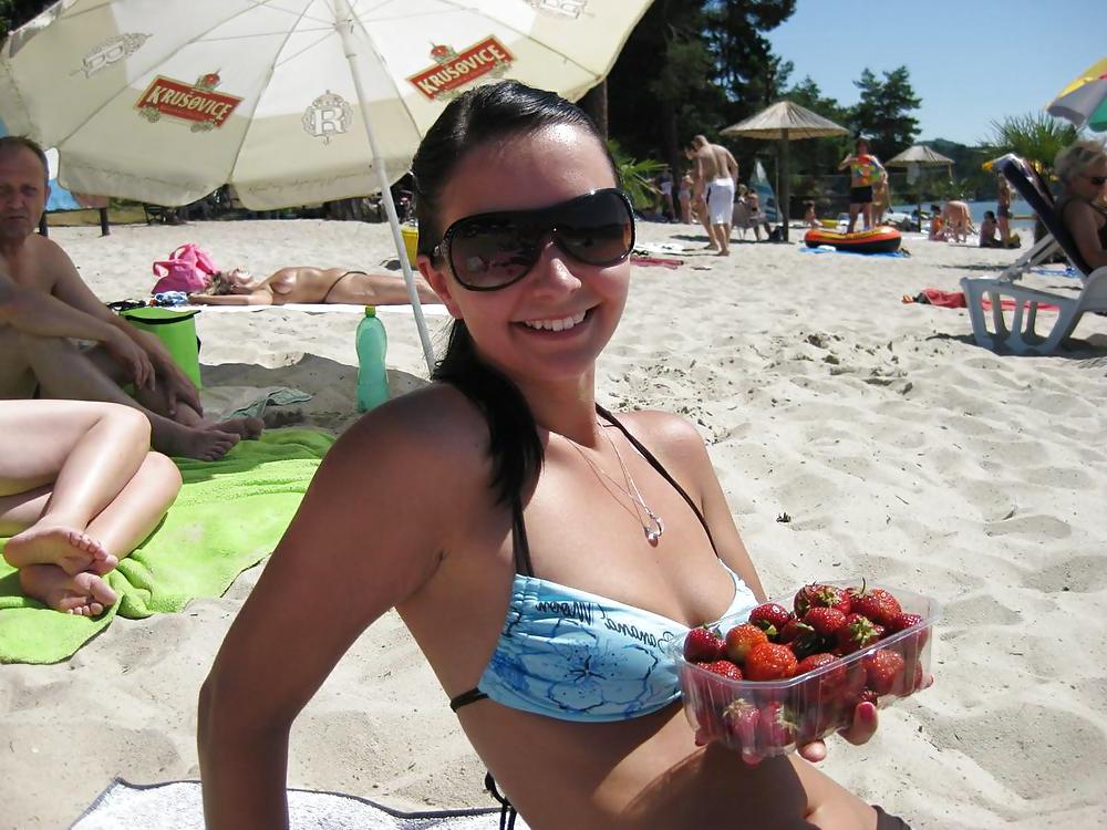 25P Mädchen im Urlaub
