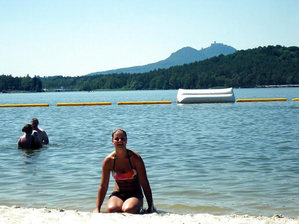 25P Mädchen im Urlaub