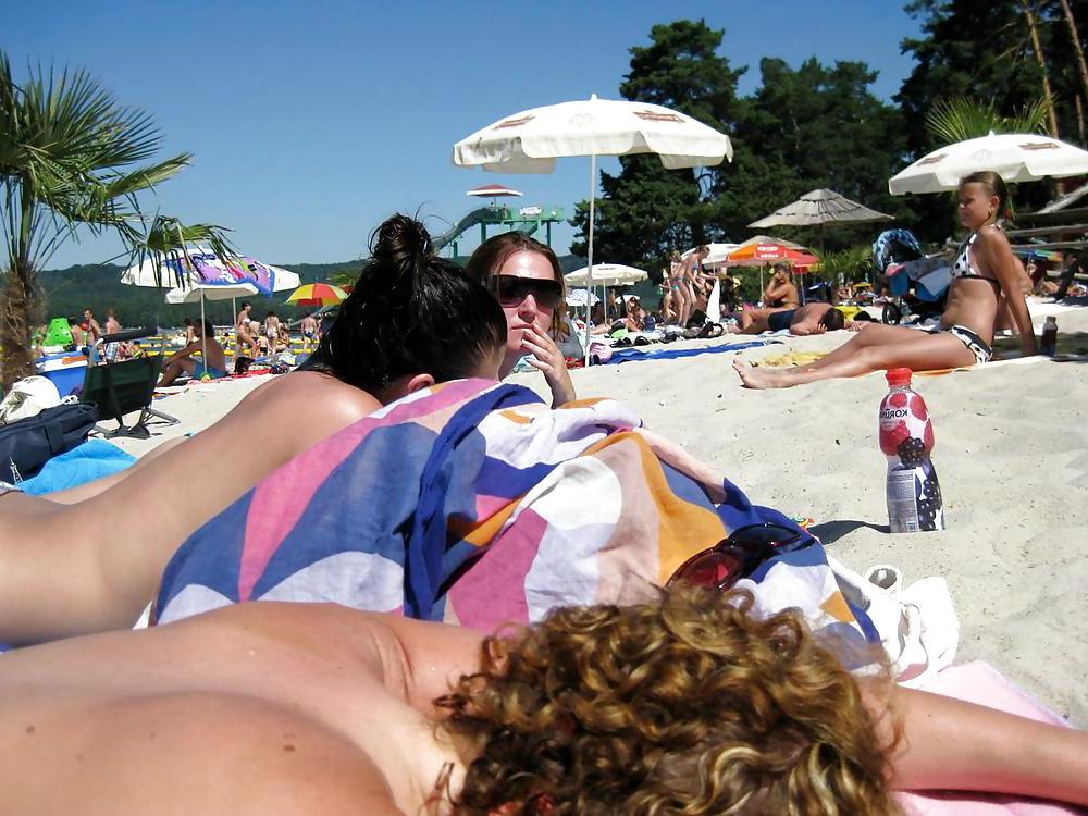 25P Mädchen im Urlaub