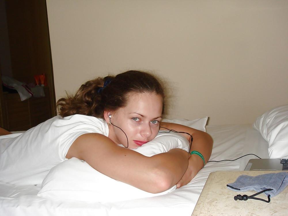 25P CUTIE HAIRY GIRLFRIEND SHAVING