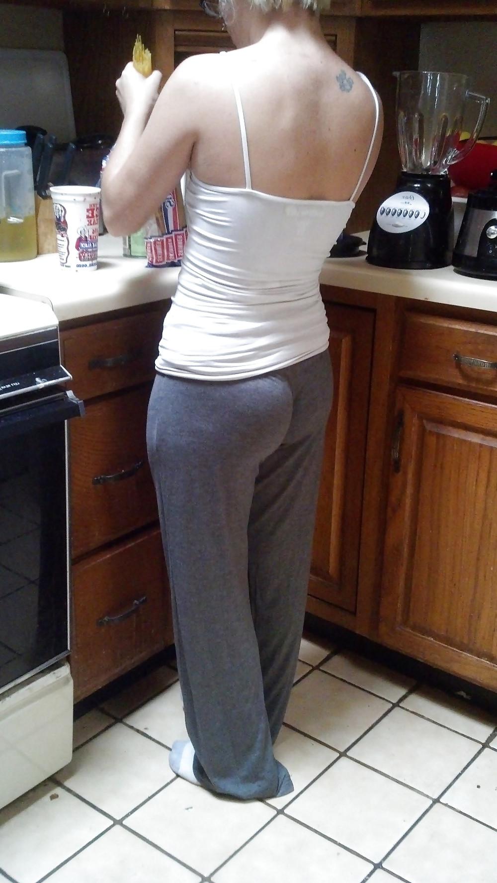 8P Sexy wife hidden cam