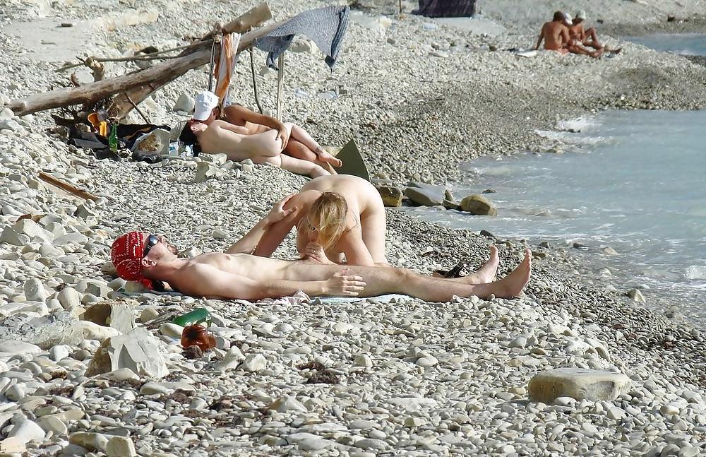 25P Wives Showing Pussy Sucking Dick Getting Fucked At The Beach