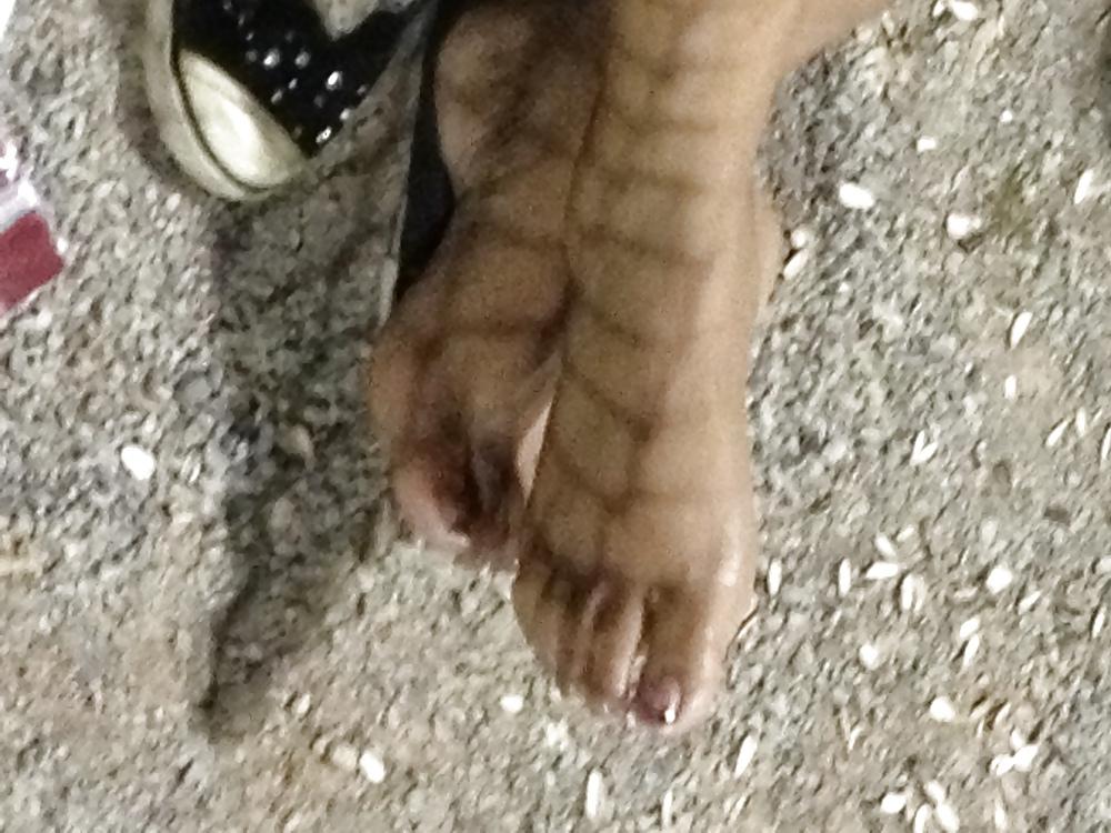 11P Candid indian feet