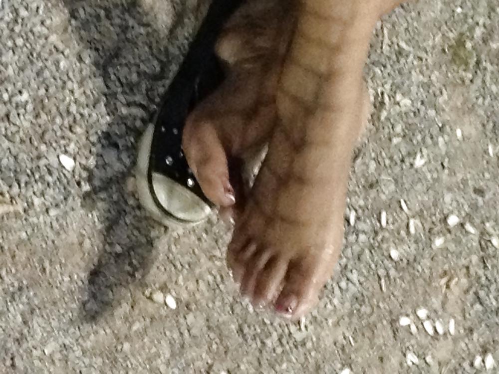 11P Candid indian feet