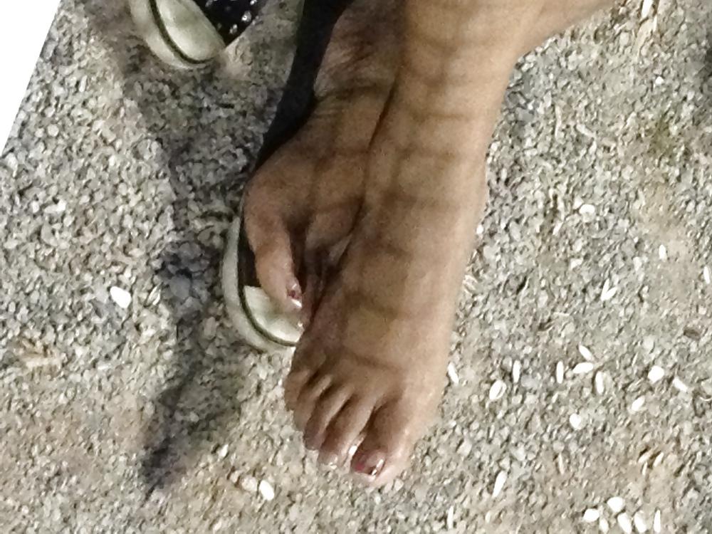 11P Candid indian feet