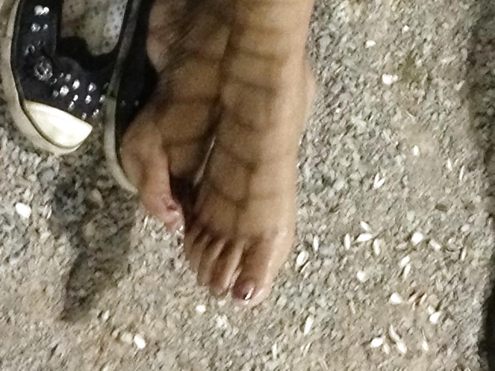 11P Candid indian feet