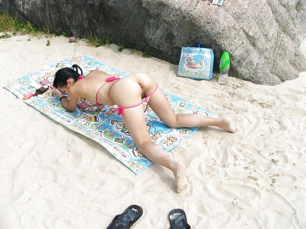 15P Hot Candid Wives Showing Hot Pussy On The Beach