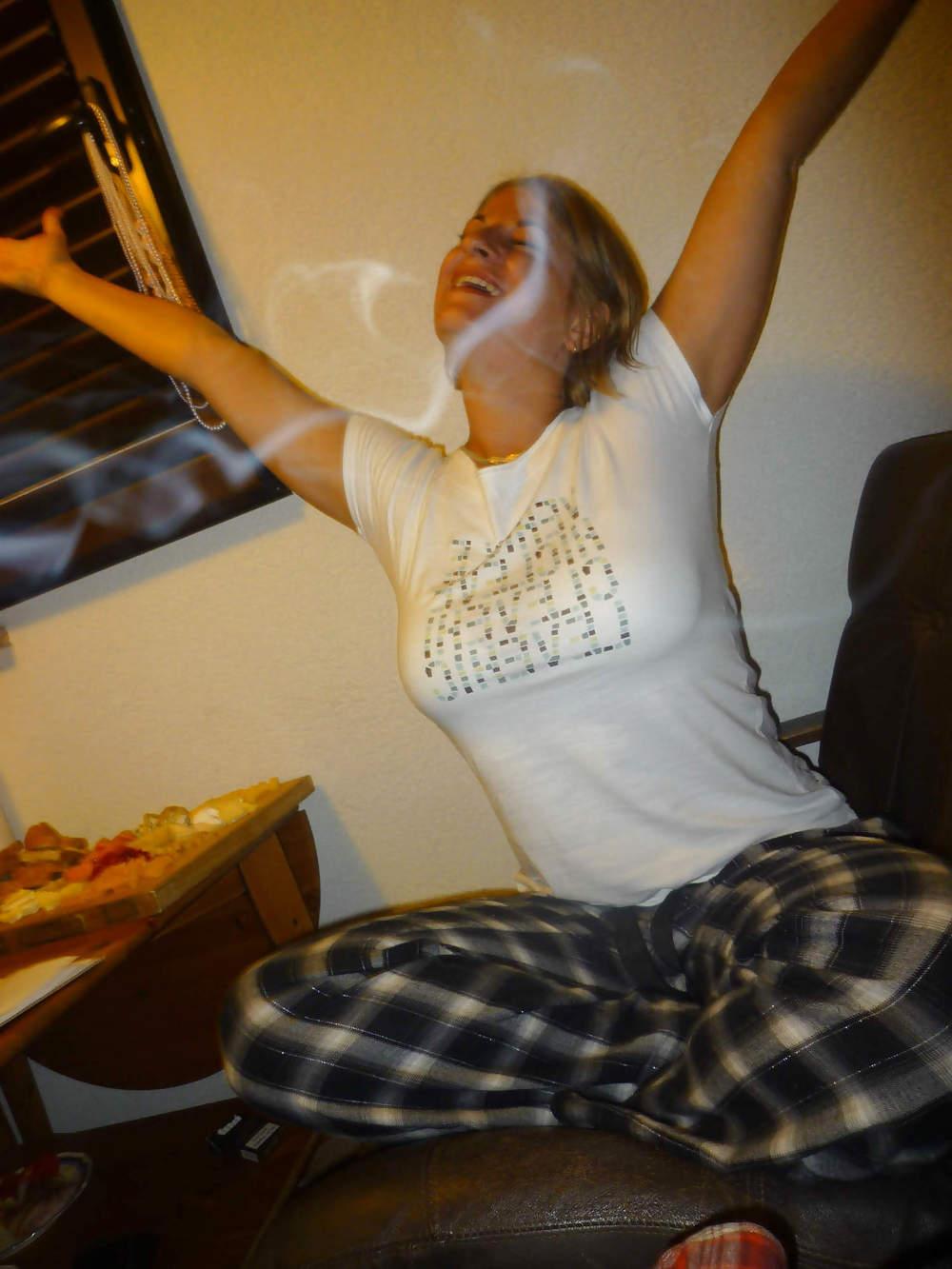 25P 3 girl on holiday