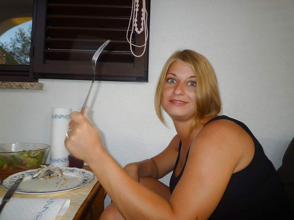 25P 3 girl on holiday