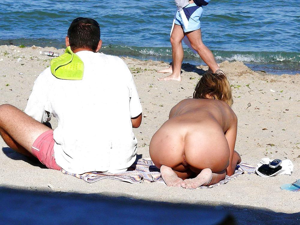 25P SELECTION ON THE BEACH DOGGY STYLE