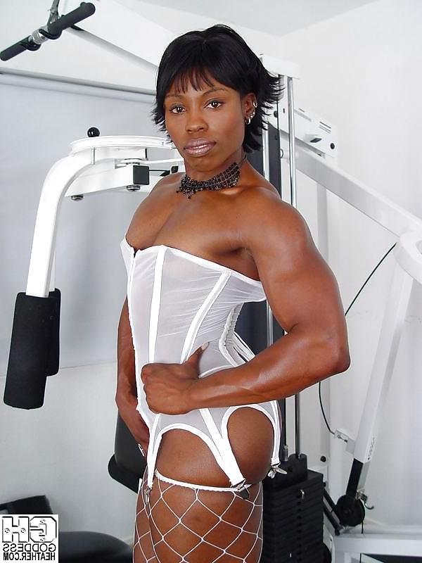 25P Muscle dominatrix mistress blonde 