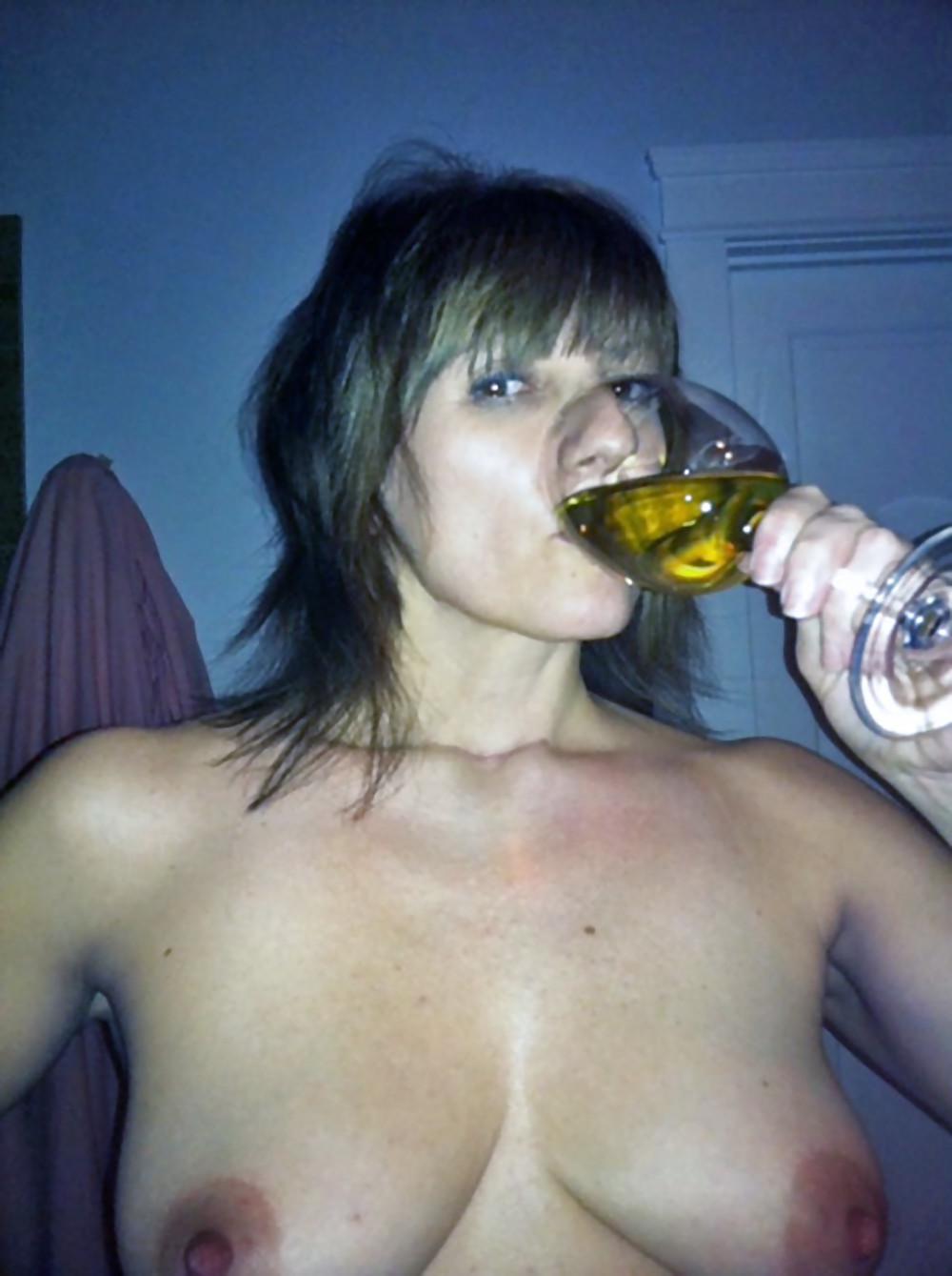 18P Nice Milf at Home 2