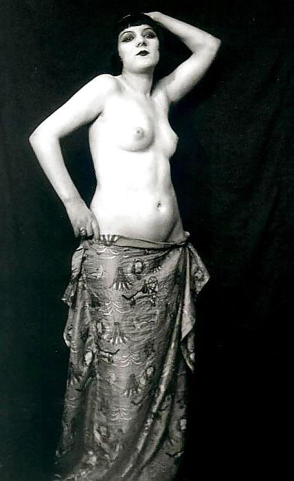 25P Alice Prin (Kiki) and Man Ray in the 1920s