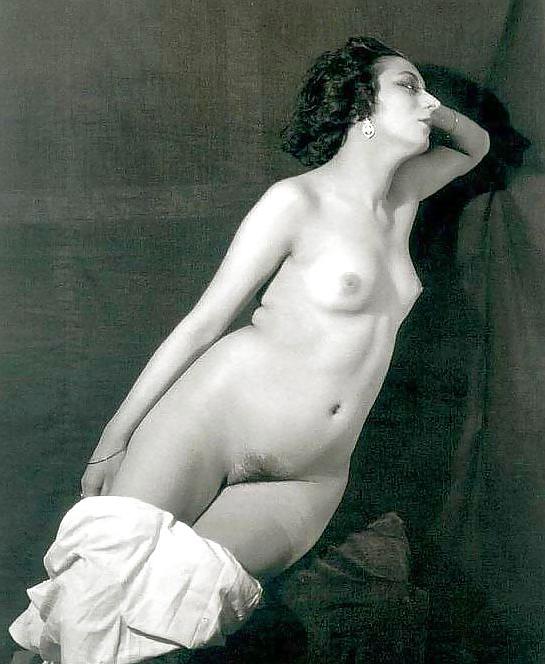 25P Alice Prin (Kiki) and Man Ray in the 1920s