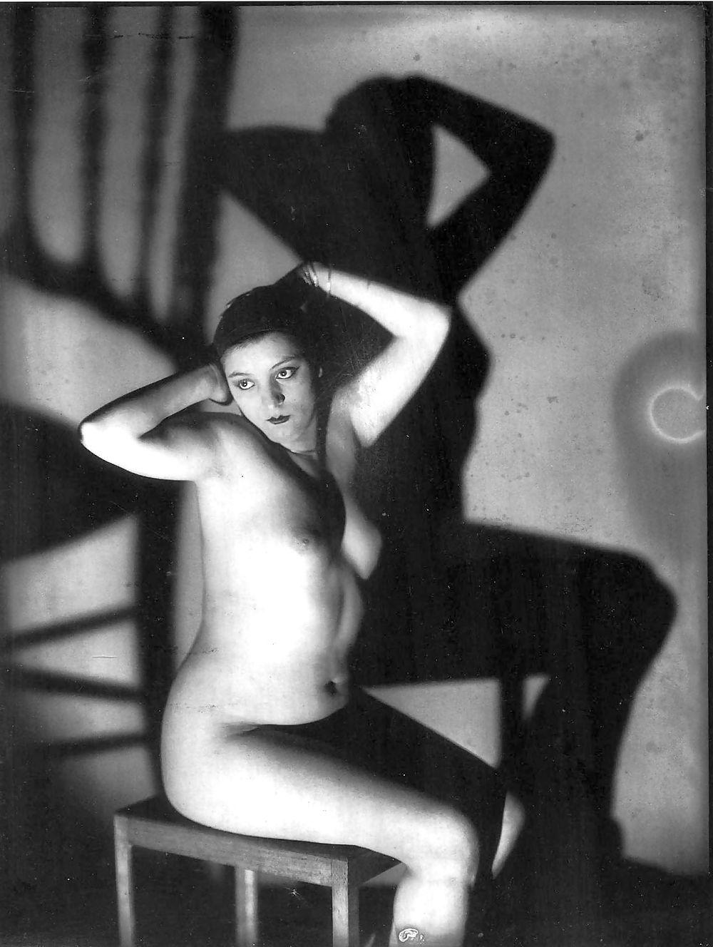 25P Alice Prin (Kiki) and Man Ray in the 1920s
