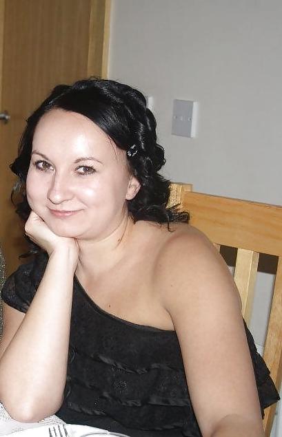 8P Lidias curvy butt exposed!