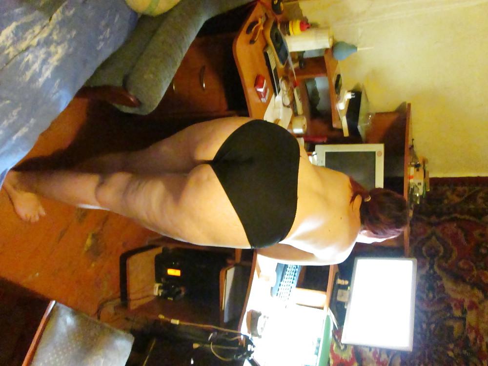12P Lili look on the computer xHamster