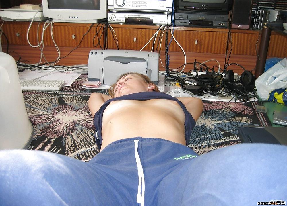 21P Posing nude on a holiday