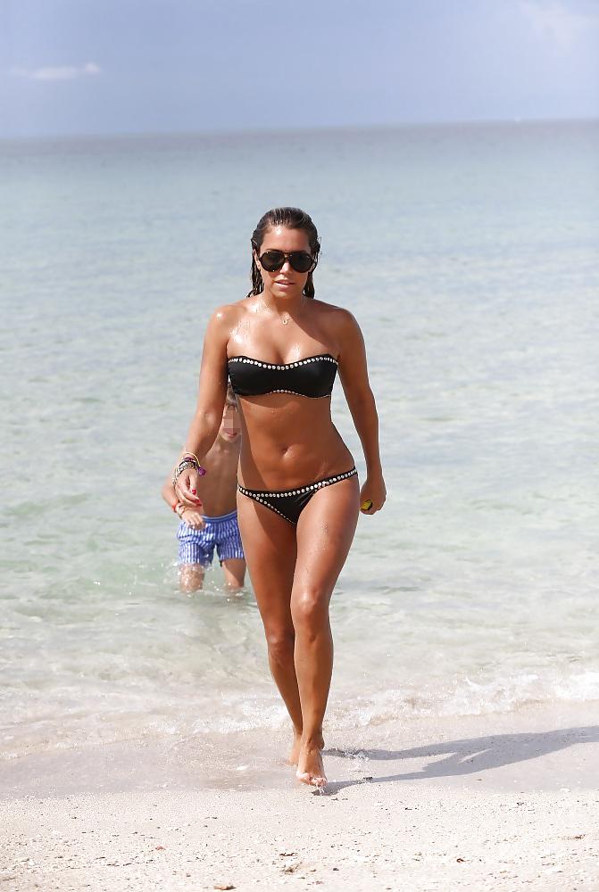 25P Sylvie van der Vaart - holiday in miami october 2013  pics2