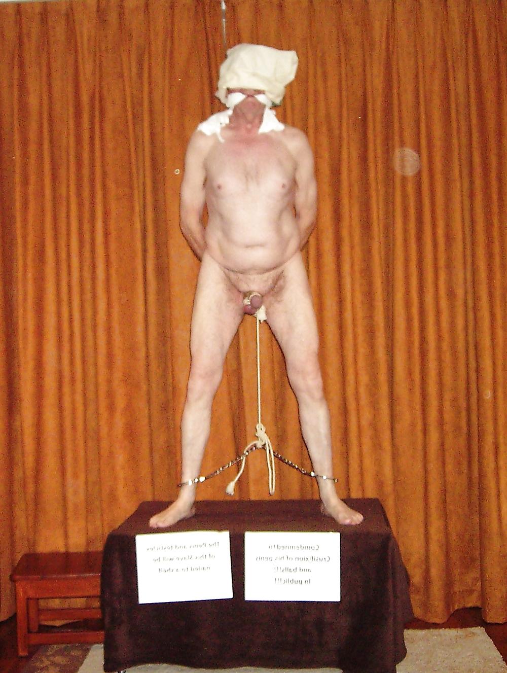 25P Naked male slave for rent. 