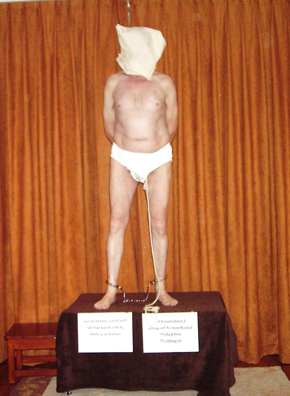 25P Naked male slave for rent. 