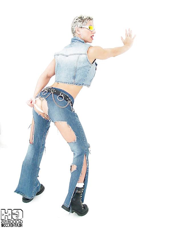 25P Blonde mistress muscle female dominatrix 