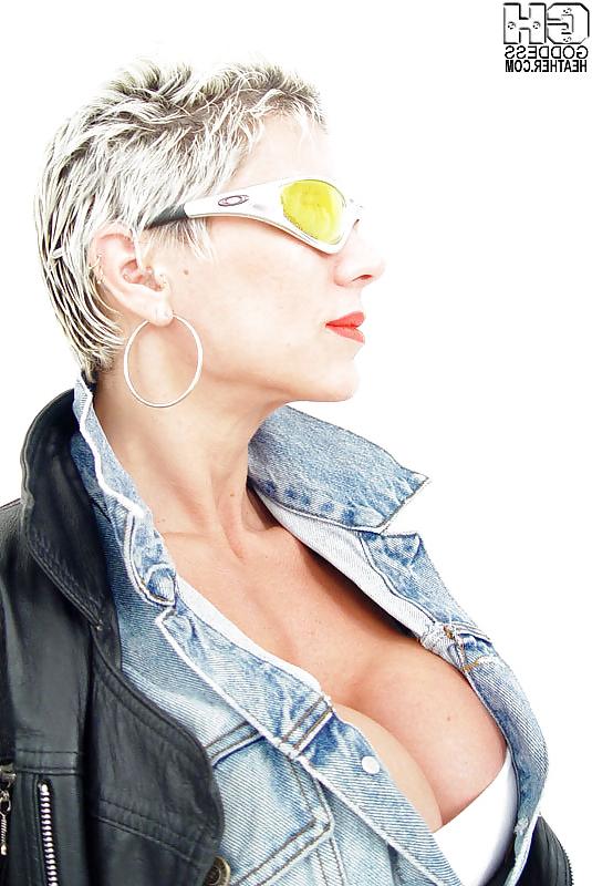 25P Blonde mistress muscle female dominatrix 