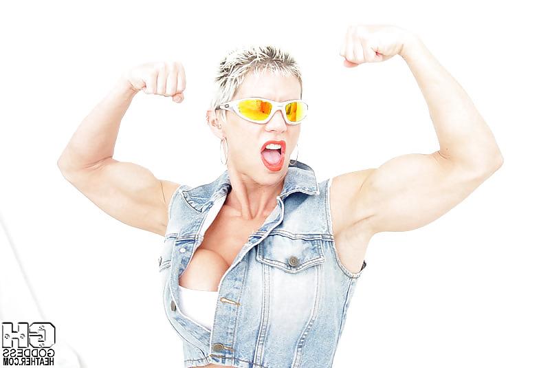 25P Blonde mistress muscle female dominatrix 