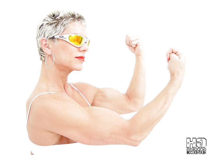 25P Blonde mistress muscle female dominatrix 