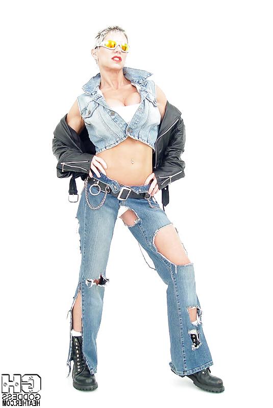 25P Blonde mistress muscle female dominatrix 