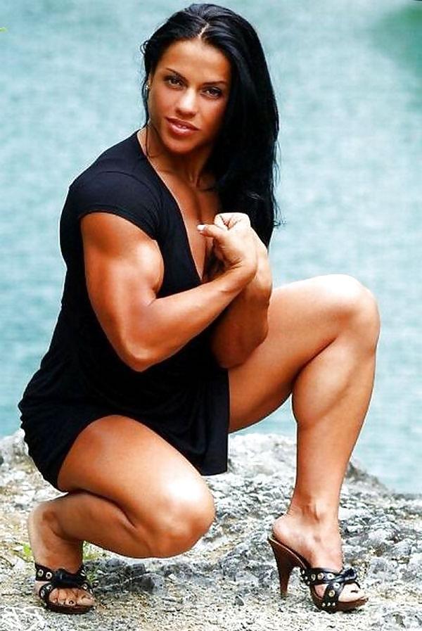 25P Hot Female Bodybuilders
