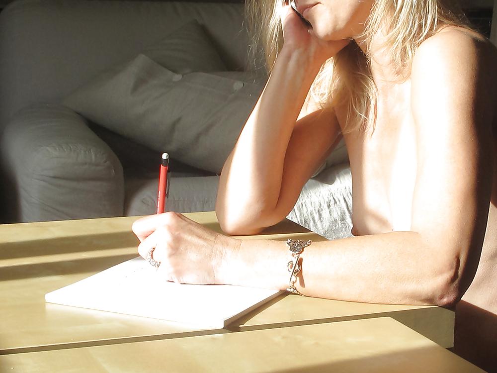 18P Working at home, nude. after intrupted sex !
